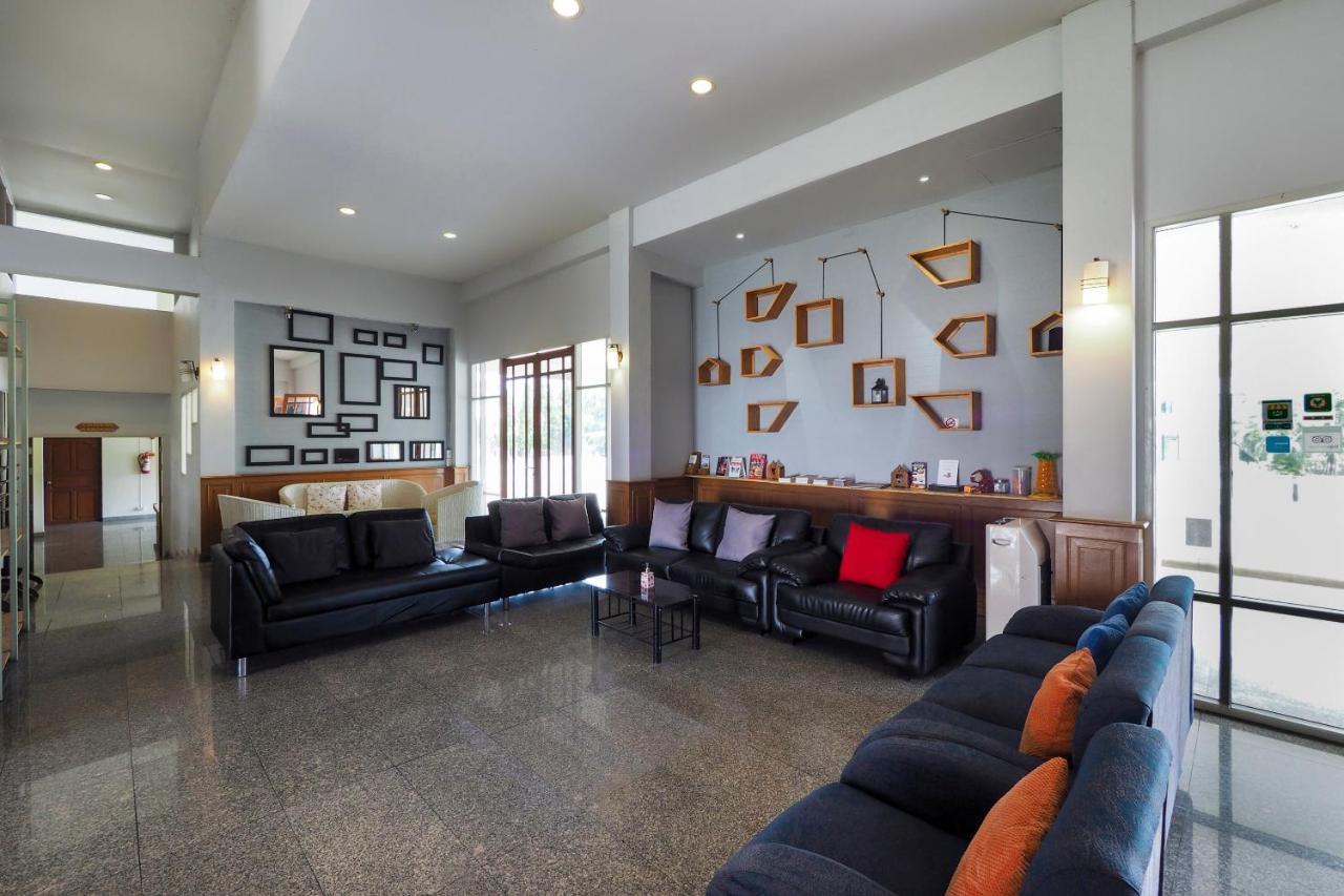 Oyo 859 Golden Land Hotel Чианг Рай Екстериор снимка