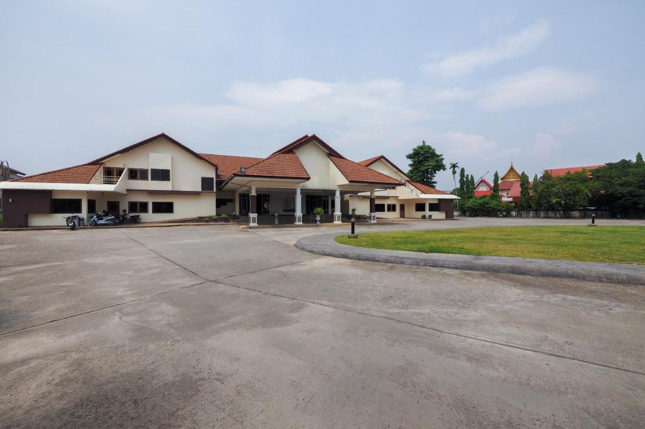 Oyo 859 Golden Land Hotel Чианг Рай Екстериор снимка