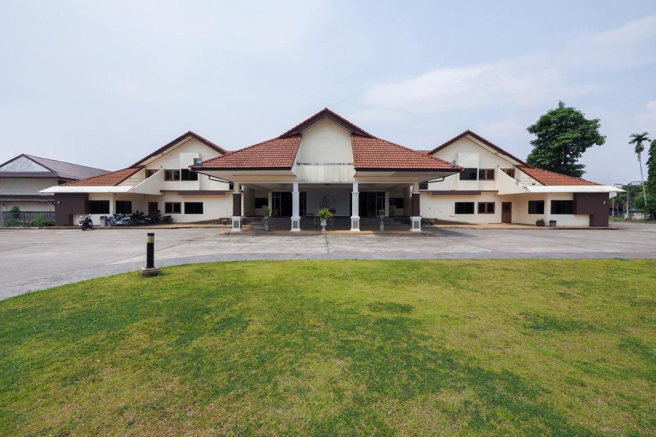 Oyo 859 Golden Land Hotel Чианг Рай Екстериор снимка
