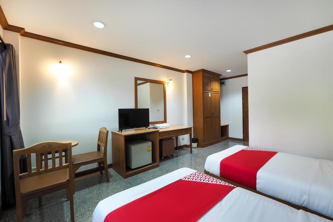 Oyo 859 Golden Land Hotel Чианг Рай Екстериор снимка