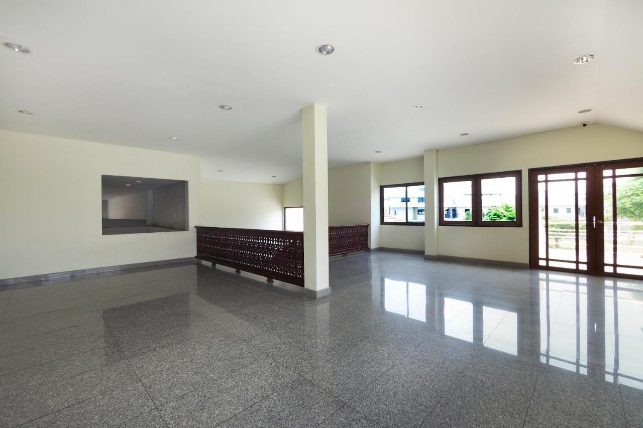 Oyo 859 Golden Land Hotel Чианг Рай Екстериор снимка