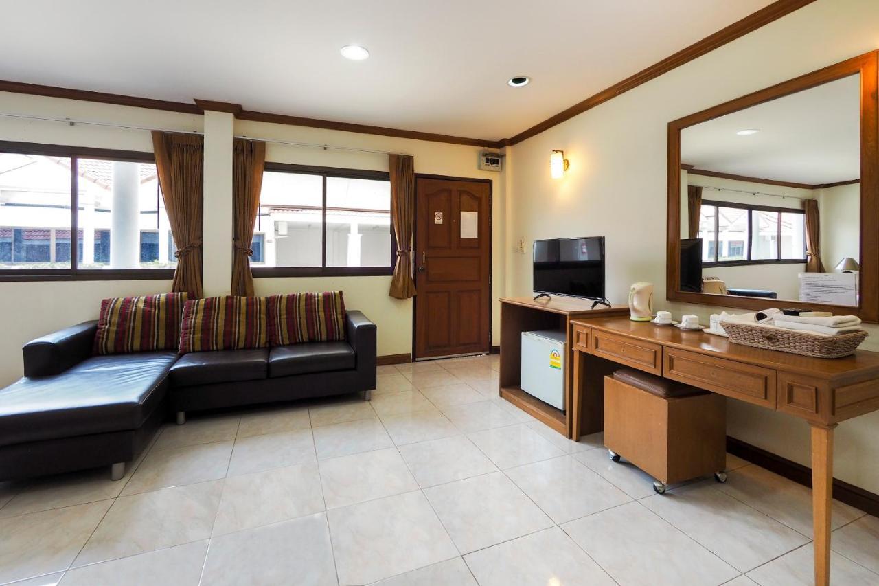 Oyo 859 Golden Land Hotel Чианг Рай Екстериор снимка