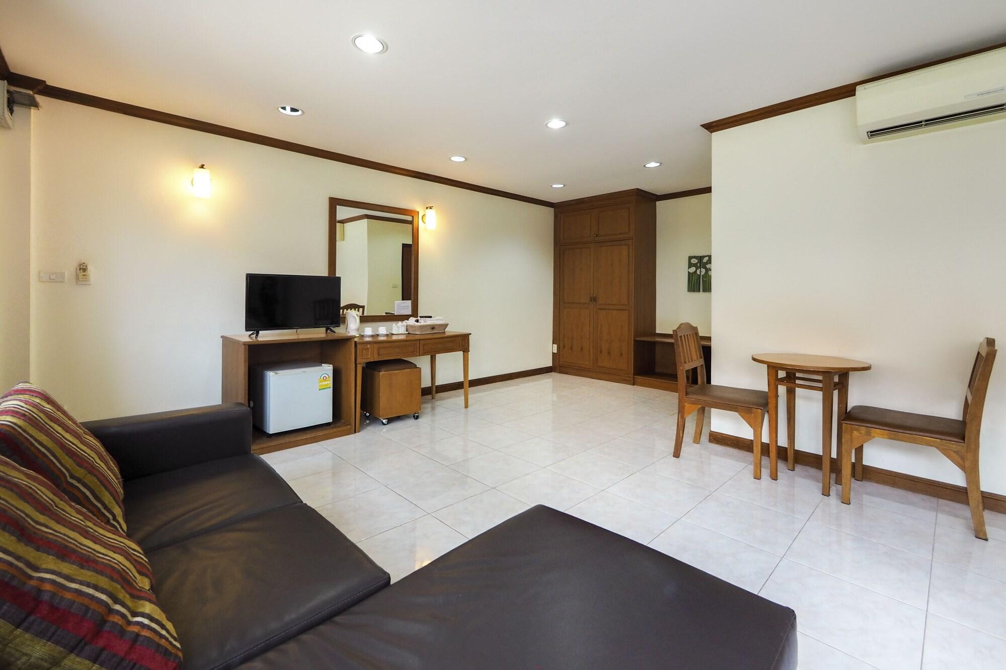 Oyo 859 Golden Land Hotel Чианг Рай Екстериор снимка