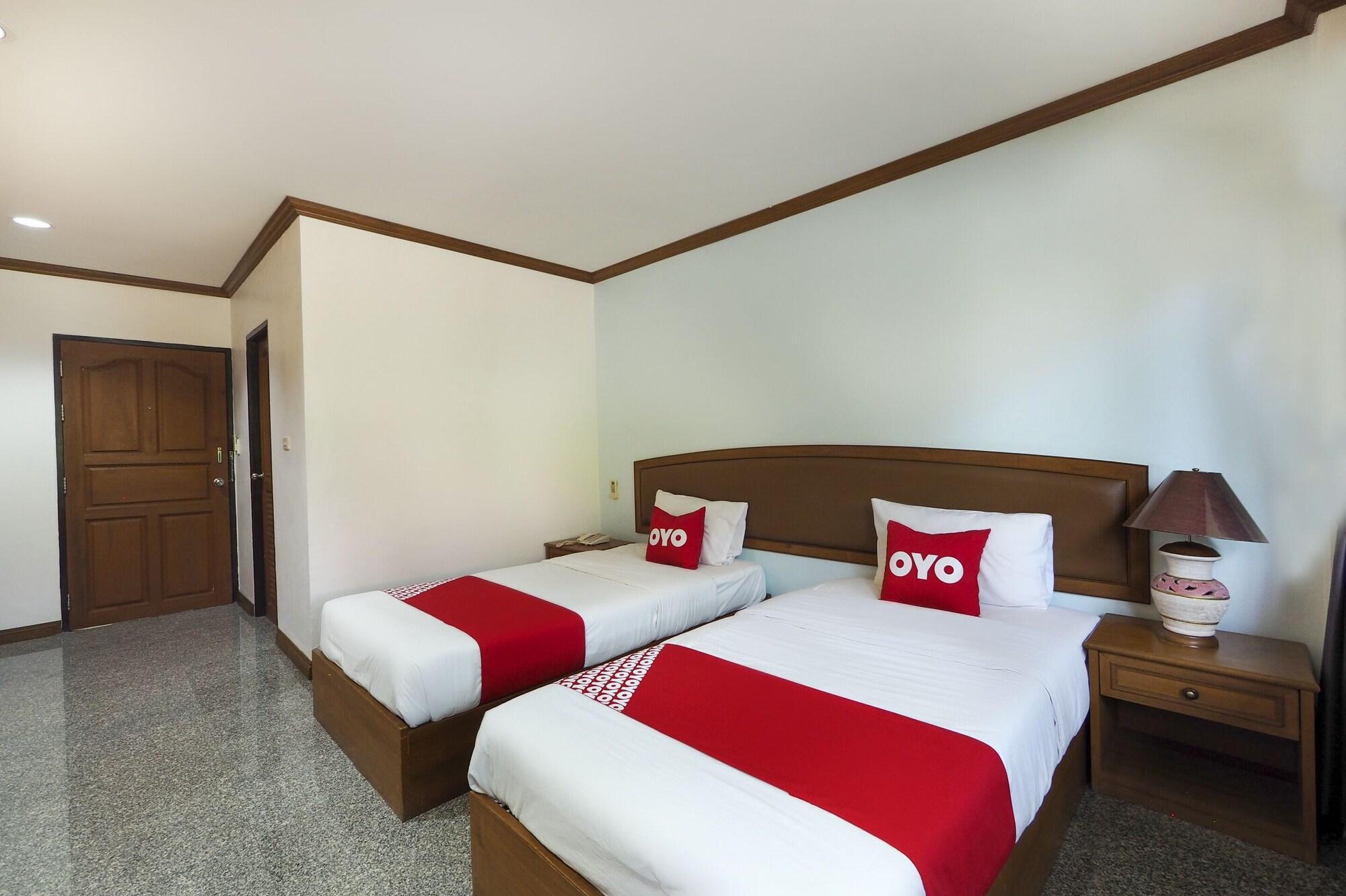 Oyo 859 Golden Land Hotel Чианг Рай Екстериор снимка