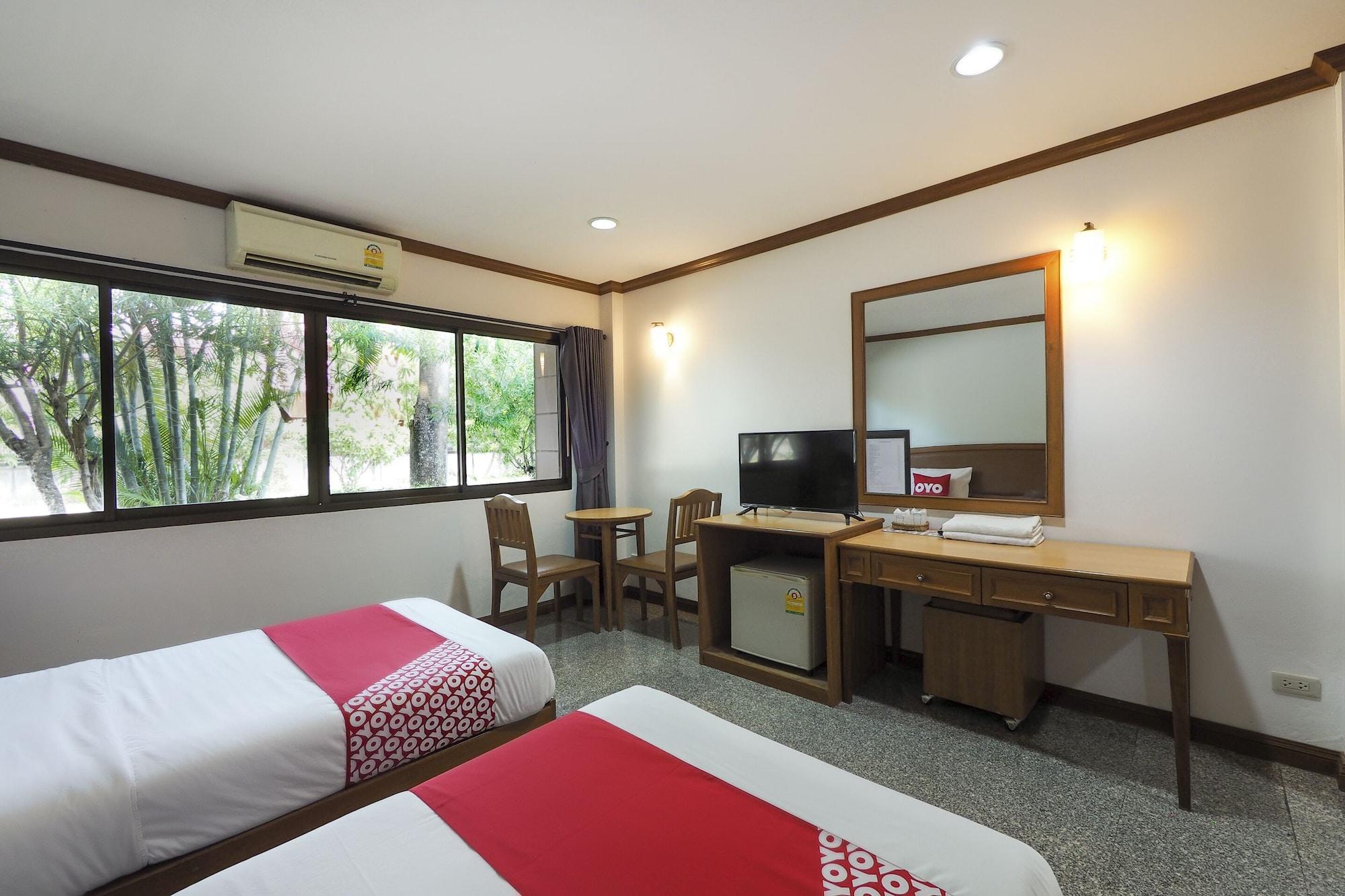 Oyo 859 Golden Land Hotel Чианг Рай Екстериор снимка