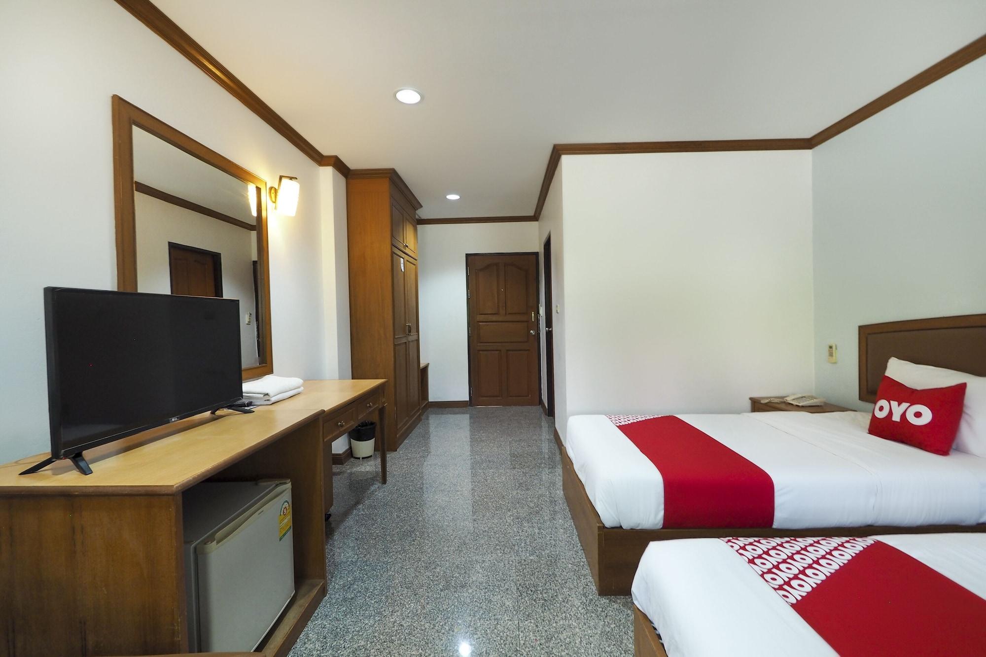 Oyo 859 Golden Land Hotel Чианг Рай Екстериор снимка