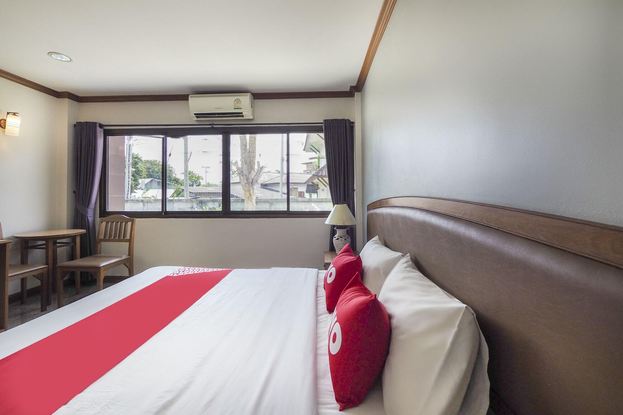 Oyo 859 Golden Land Hotel Чианг Рай Екстериор снимка
