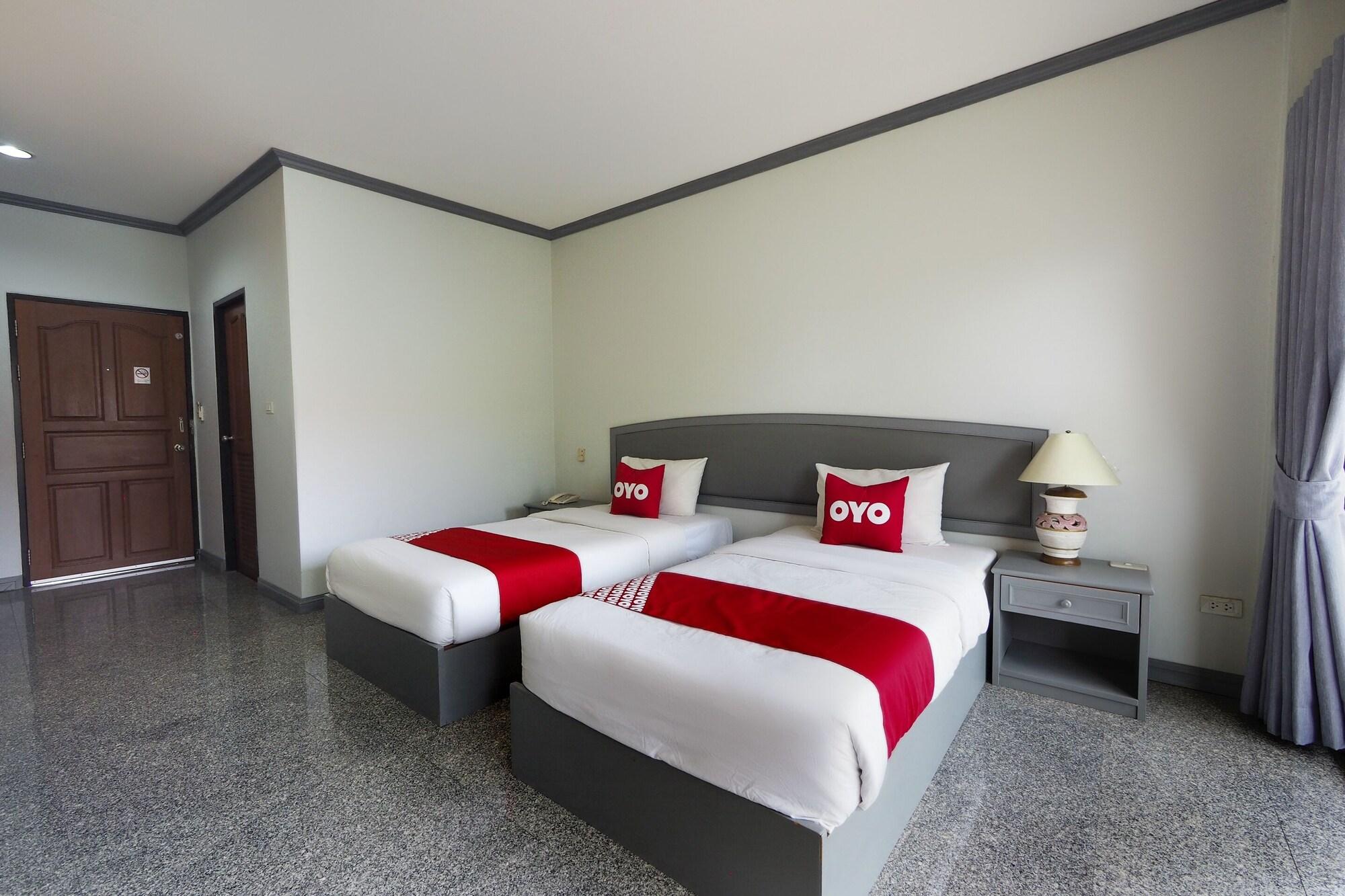 Oyo 859 Golden Land Hotel Чианг Рай Екстериор снимка