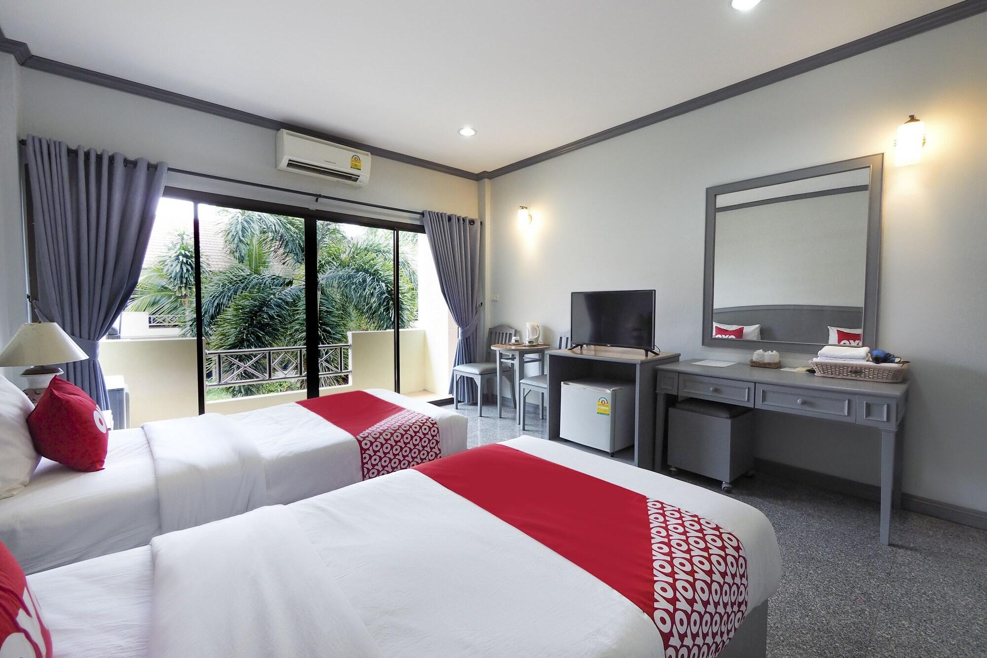 Oyo 859 Golden Land Hotel Чианг Рай Екстериор снимка