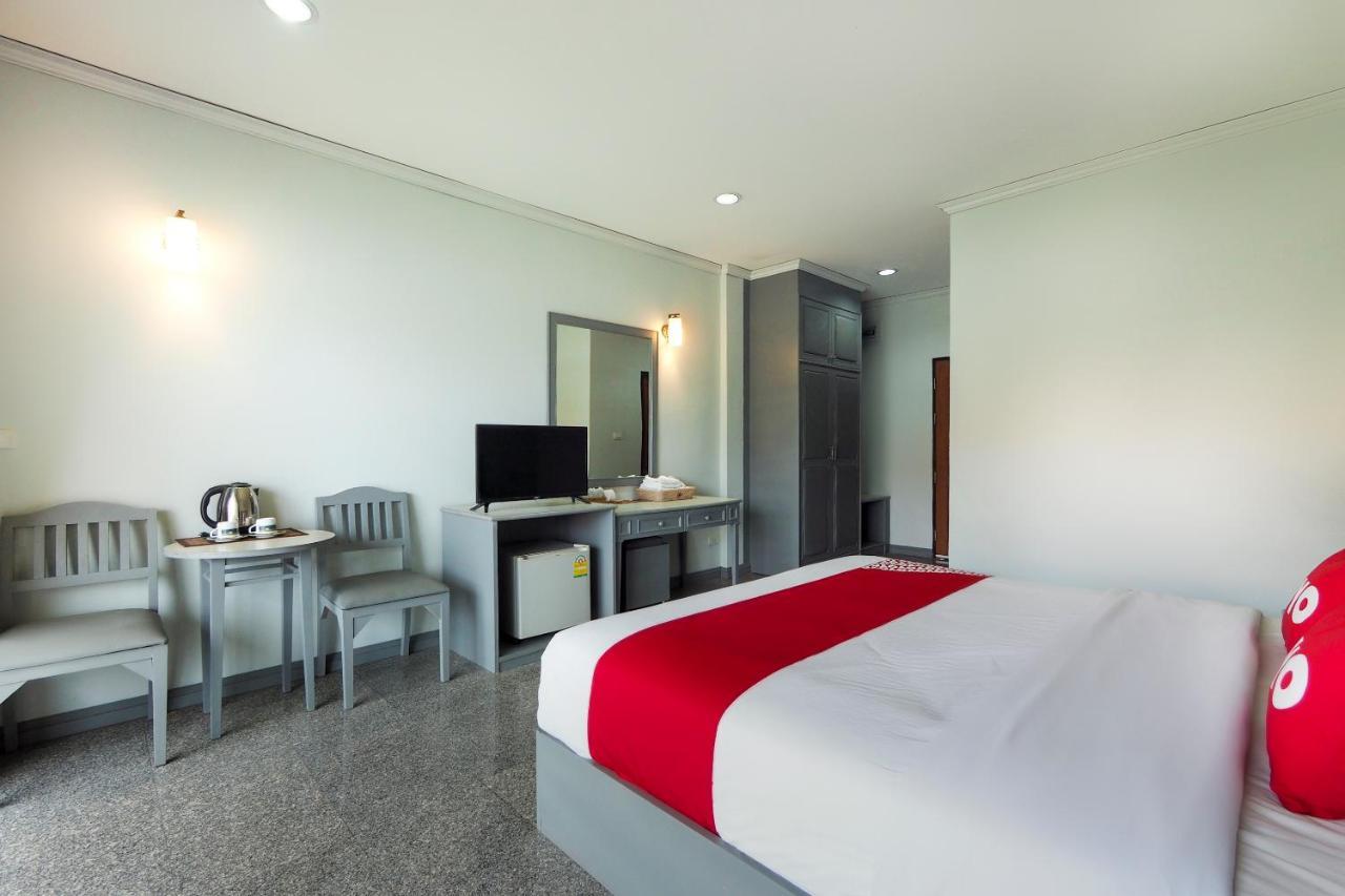 Oyo 859 Golden Land Hotel Чианг Рай Екстериор снимка