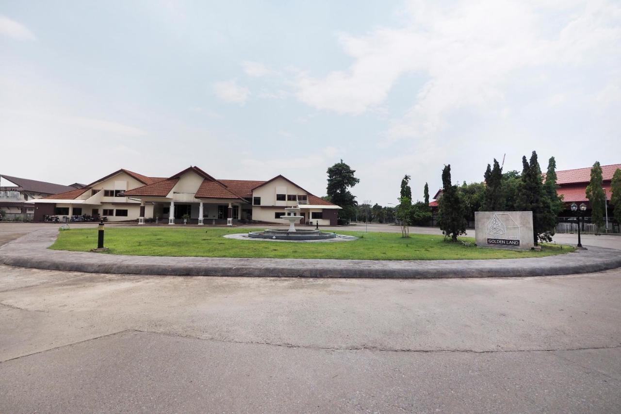 Oyo 859 Golden Land Hotel Чианг Рай Екстериор снимка