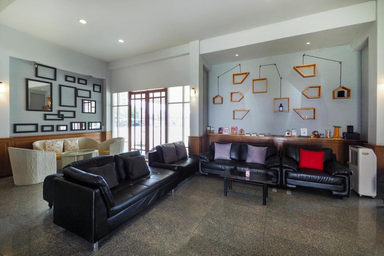 Oyo 859 Golden Land Hotel Чианг Рай Екстериор снимка