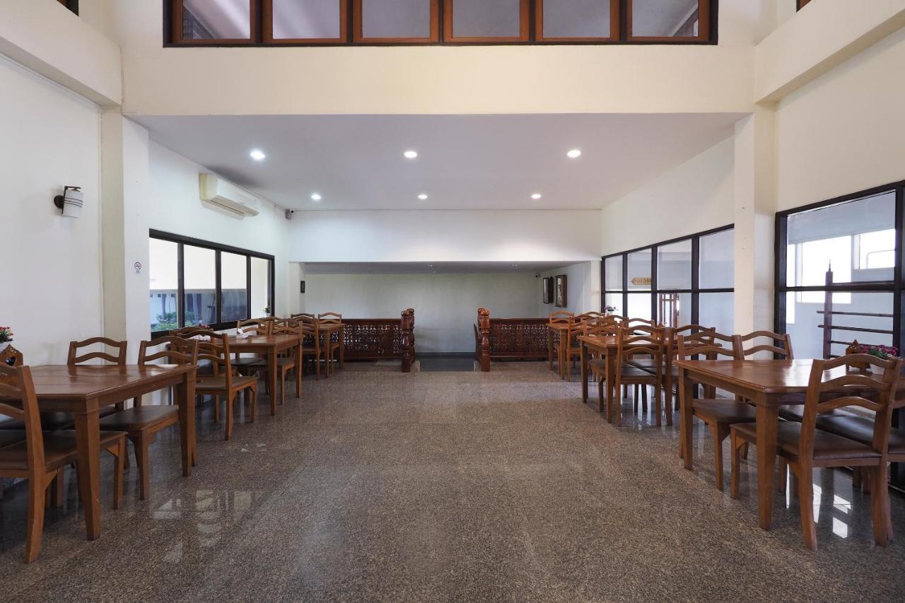 Oyo 859 Golden Land Hotel Чианг Рай Екстериор снимка